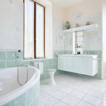 Grande Maison Avec Piscine, 6 *