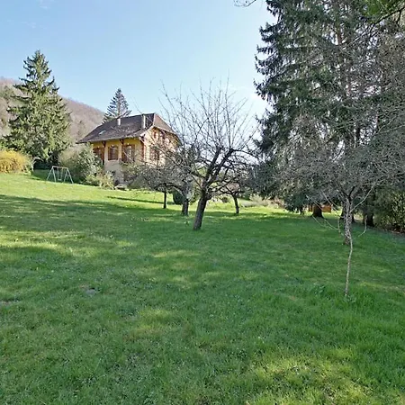 Villa Grande Maison Avec Piscine, 6 Saint-Bueil